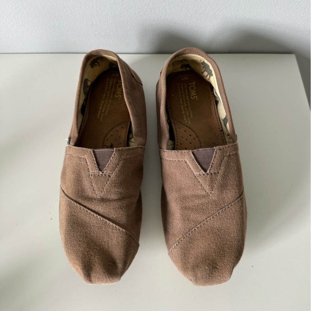 Brown Toms Size 7